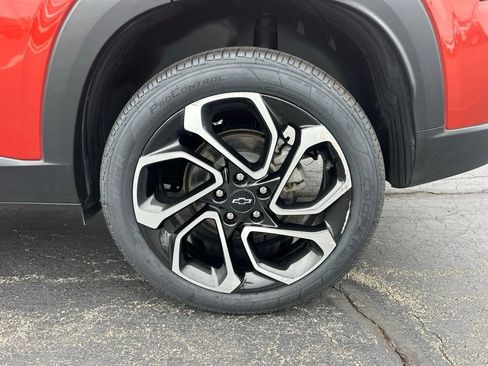 Certified 2024 Chevrolet Trax RS w/ Sunroof Package FWD image 33