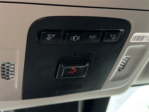 Used 2020 Toyota Camry XLE image 31