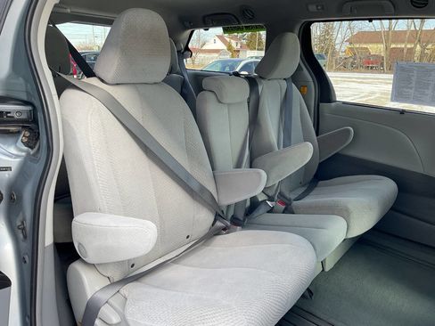 Used 2011 Toyota Sienna LE image 33