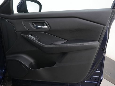 Used 2024 Nissan Rogue SV AWD/4WD image 12