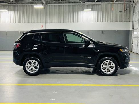 Used 2024 Jeep Compass Latitude image 18