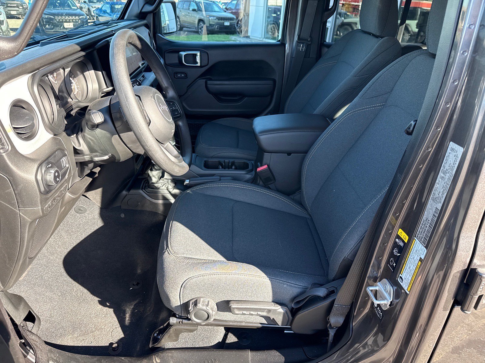 Used 2025 Jeep Gladiator Sport AWD/4WD image 9