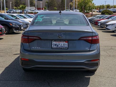 Used 2024 Volkswagen Jetta SE FWD image 5
