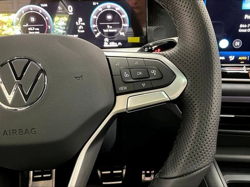 New 2026 Volkswagen Tiguan SE R-Line image 18