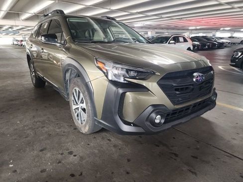 Used 2025 Subaru Outback Premium image 1