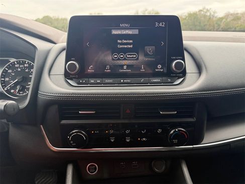 Used 2023 Nissan Rogue S image 22