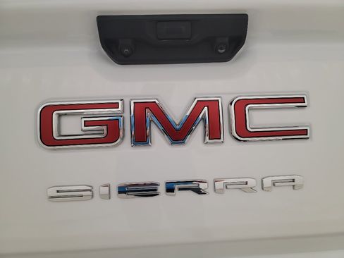 Used 2024 GMC Sierra 1500 SLE image 15