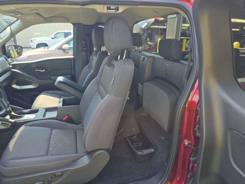 Used 2025 Nissan Frontier SV AWD/4WD image 8