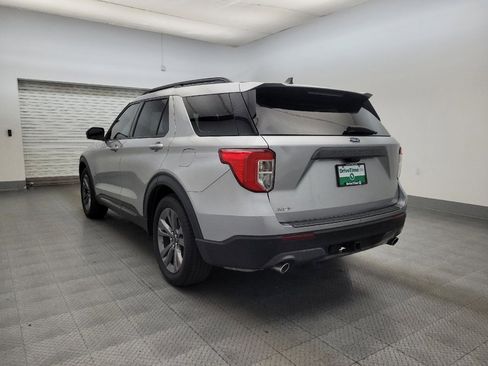 Used 2021 Ford Explorer XLT w/ Equipment Group 202A image 5