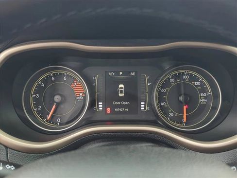 Used 2016 Jeep Cherokee Latitude w/ Comfort/Convenience Group image 18