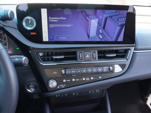 Certified 2025 Lexus ES 300h w/ Premium Package image 16