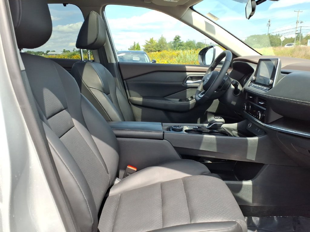 Certified 2023 Nissan Rogue SV w/ SV Premium B Package AWD/4WD image 9