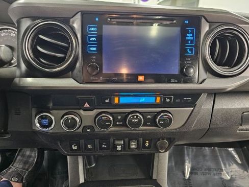 Used 2019 Toyota Tacoma TRD Off-Road image 20