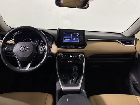 Used 2020 Toyota RAV4 XLE Premium image 14