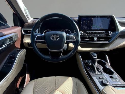 Used 2022 Toyota Highlander Platinum AWD/4WD image 5