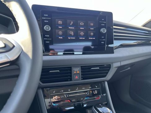 New 2026 Volkswagen Jetta SE FWD image 18