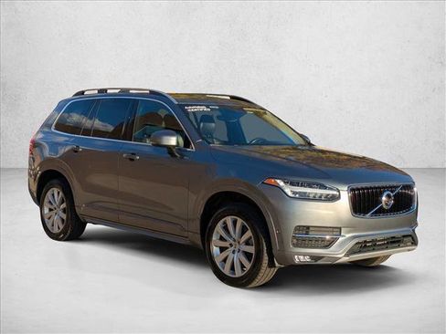 Used 2018 Volvo XC90 T5 Momentum w/ Convenience Package image 3