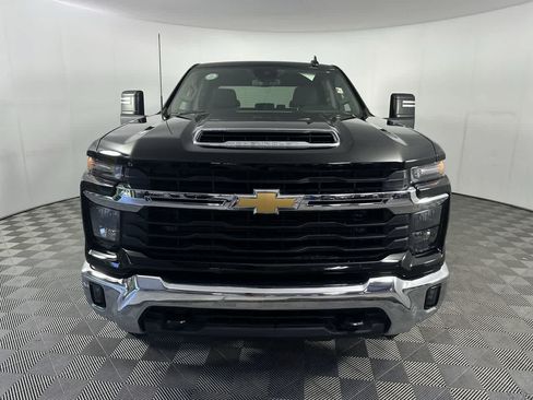 Used 2025 Chevrolet Silverado 2500 LT w/ Convenience Package AWD/4WD image 3