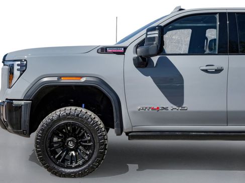 Used 2024 GMC Sierra 2500 AT4X image 10