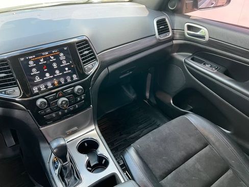 Used 2021 Jeep Grand Cherokee Laredo X AWD/4WD image 32