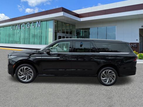 New 2025 Lincoln Navigator L Reserve AWD/4WD image 7