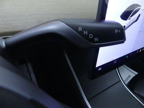 Used 2019 Tesla Model 3 Standard Range Plus image 18