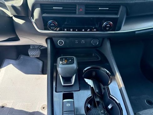 Used 2023 Nissan Rogue SV AWD/4WD image 18