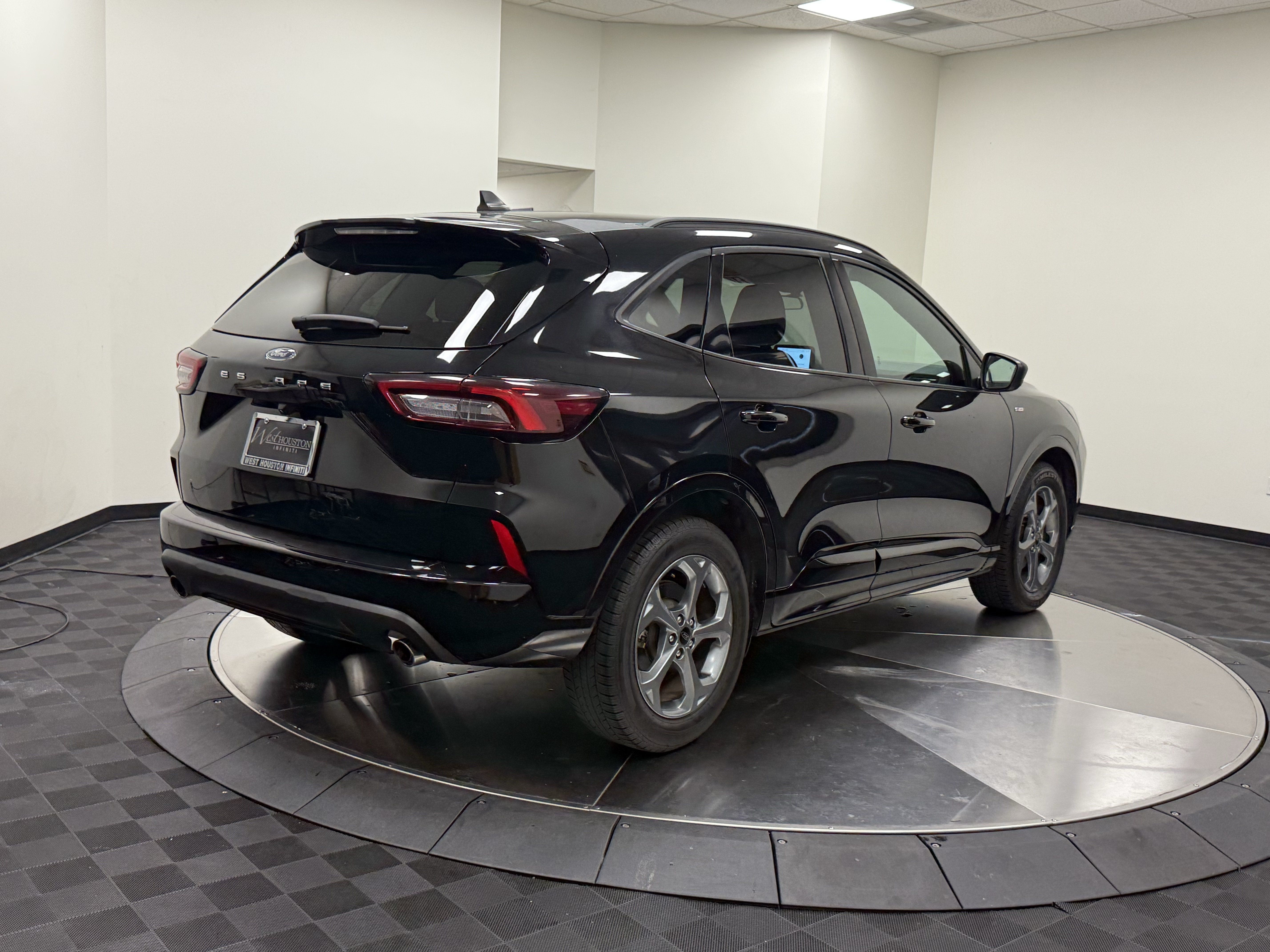 Used 2024 Ford Escape ST-Line FWD image 8