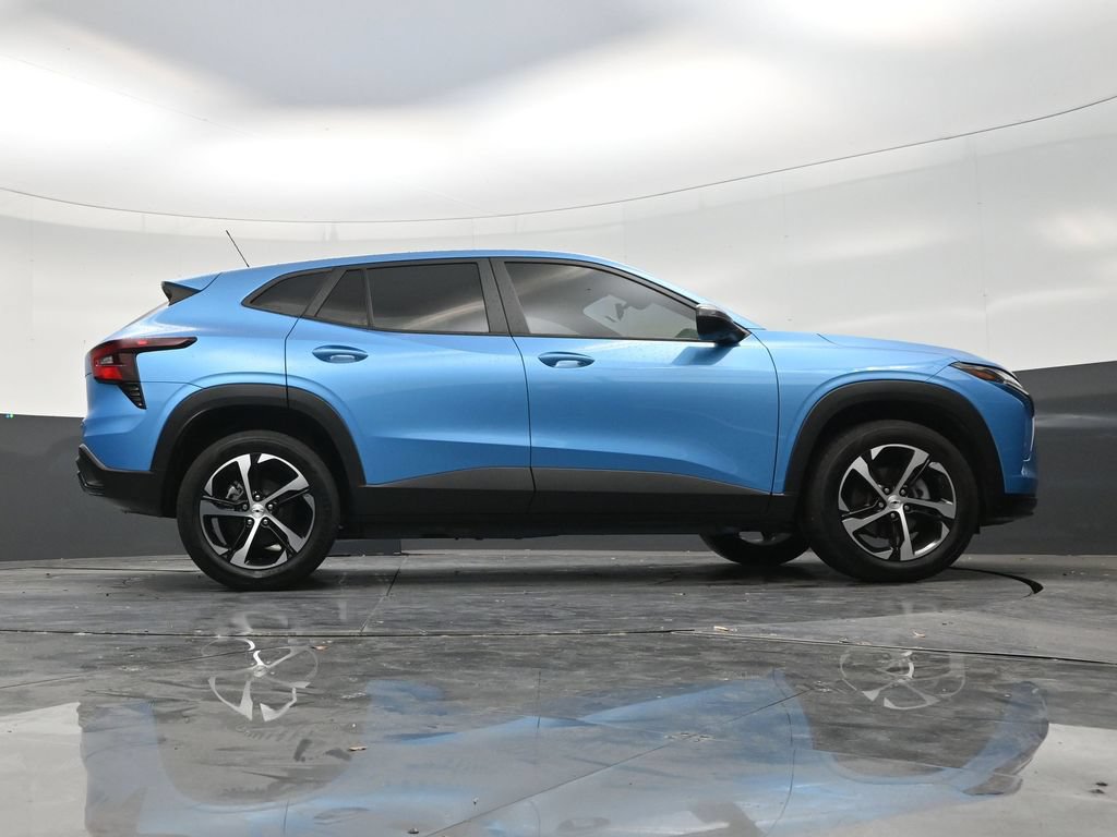 Used 2025 Chevrolet Trax RS FWD image 24