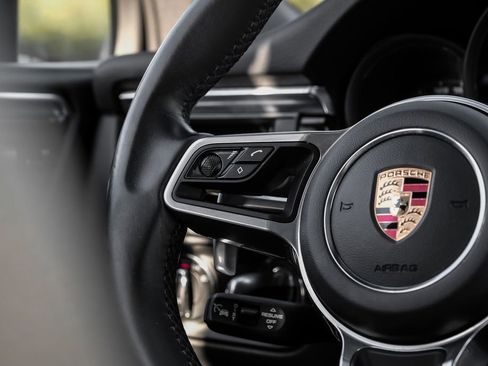 Used 2020 Porsche Macan Base image 16