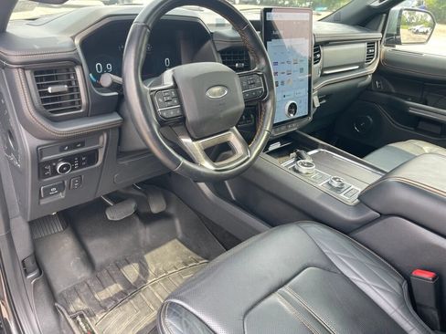 Used 2023 Ford Expedition Platinum AWD/4WD image 5