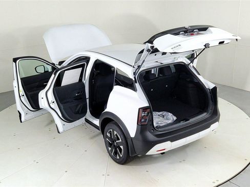 Used 2025 Nissan Kicks SV image 44