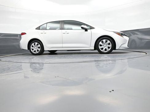 Certified 2020 Toyota Corolla LE image 28