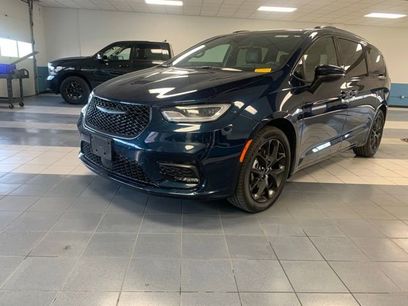 Used 2023 Chrysler Pacifica Touring-L w/ S Appearance Package
