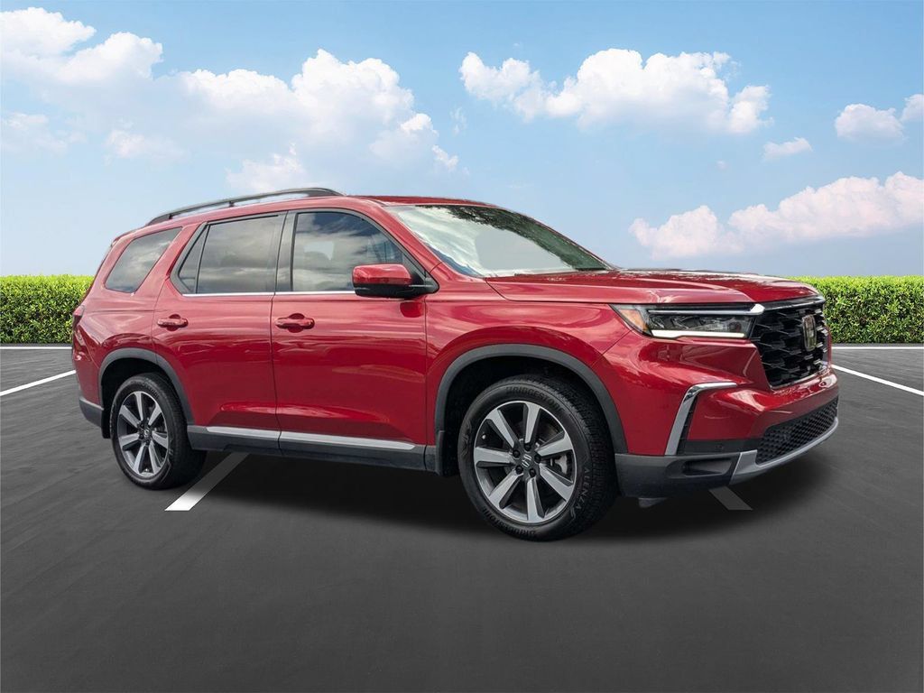 Used 2025 Honda Pilot Touring image 2