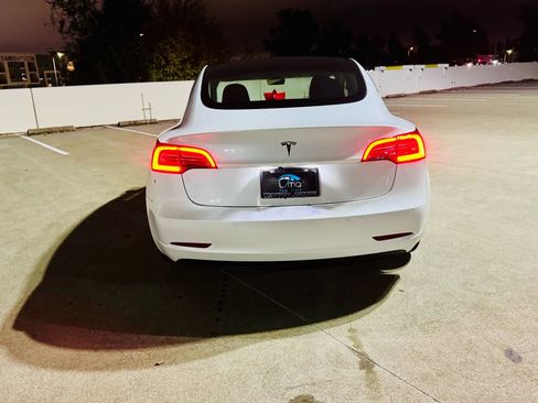 Used 2021 Tesla Model 3 Standard Range Plus image 10