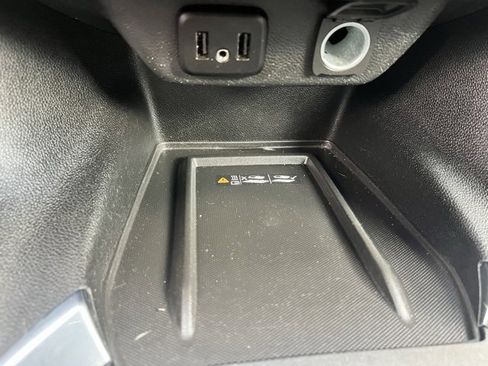 Used 2022 Chevrolet Traverse LT image 29