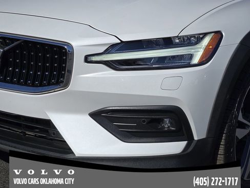 Certified 2024 Volvo V60 B5 Cross Country Plus w/ Protection Package Premier image 8