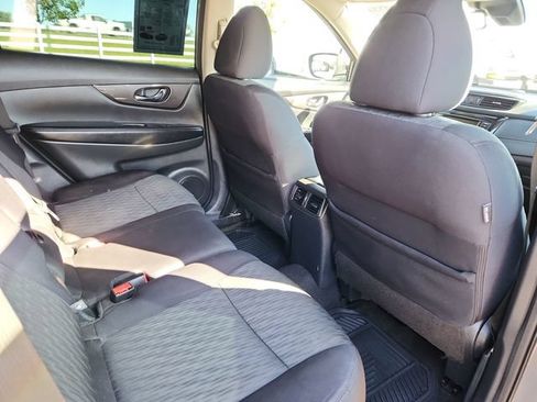 Used 2019 Nissan Rogue SV FWD image 27