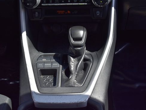 Used 2020 Toyota RAV4 XLE image 22