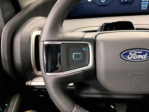 Used 2025 Ford Expedition Active AWD/4WD image 28
