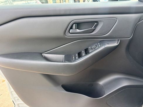 Used 2024 Nissan Rogue S image 22