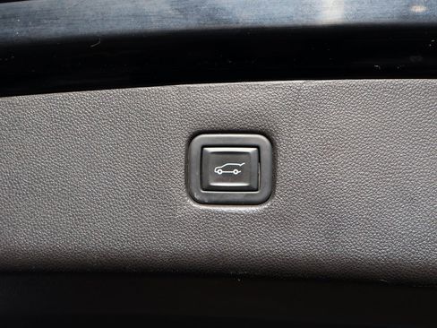 Used 2020 Chevrolet Blazer Premier w/ LPO, Black Grille Bar Package image 16