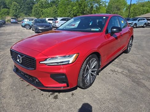 Used 2022 Volvo S60 B5 Momentum w/ Climate Package AWD/4WD image 3