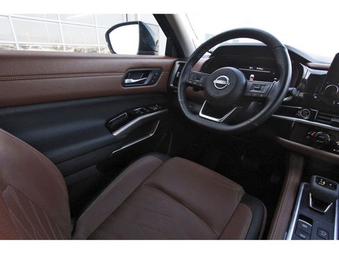 Used 2024 Nissan Pathfinder Platinum w/ Cargo Package image 11