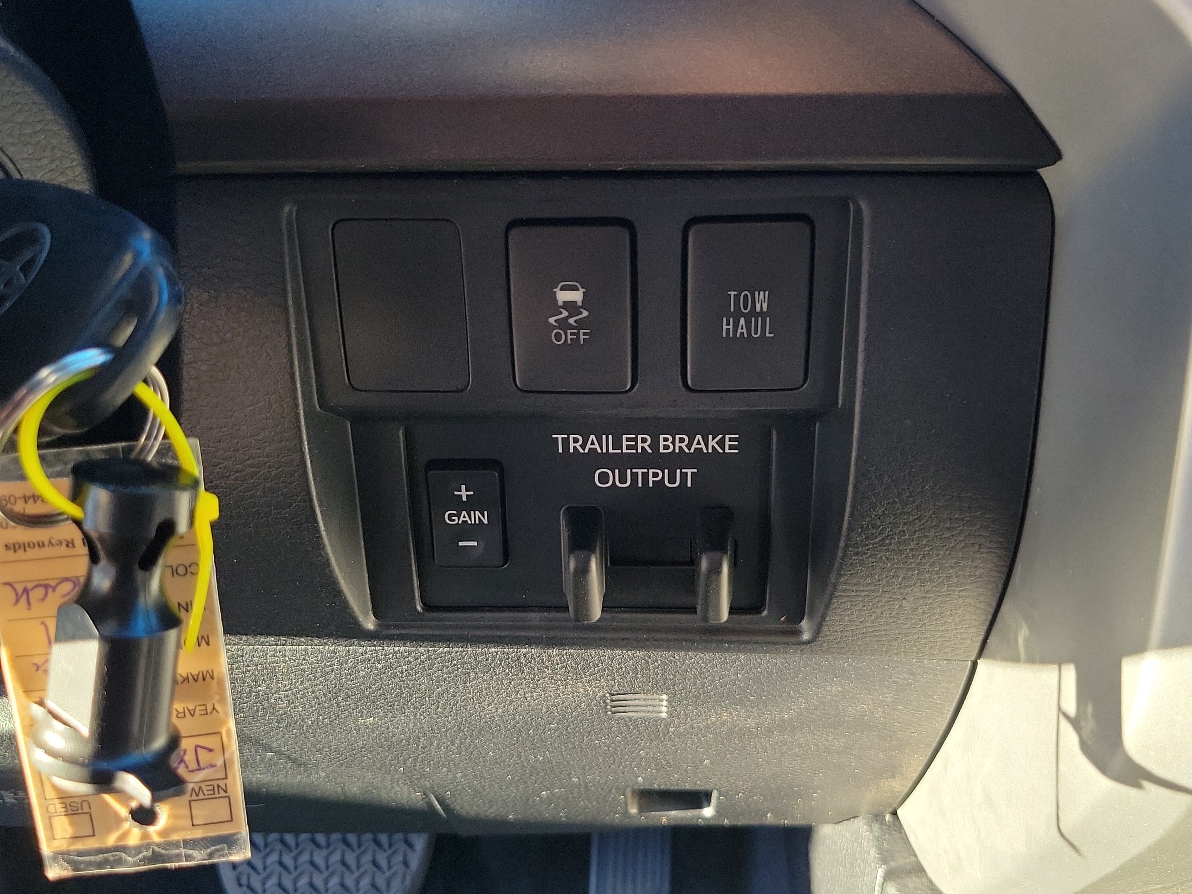 Used 2018 Toyota Tundra SR5 w/ SR5 Upgrade Package AWD/4WD image 17