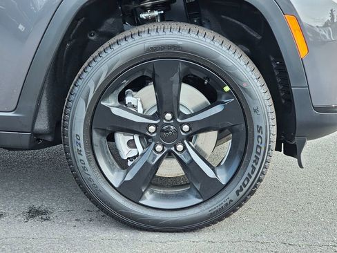 New 2025 Jeep Grand Cherokee L Limited w/ Black Appearance Package image 10