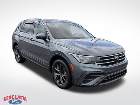 Used 2022 Volkswagen Tiguan SE AWD/4WD image 1