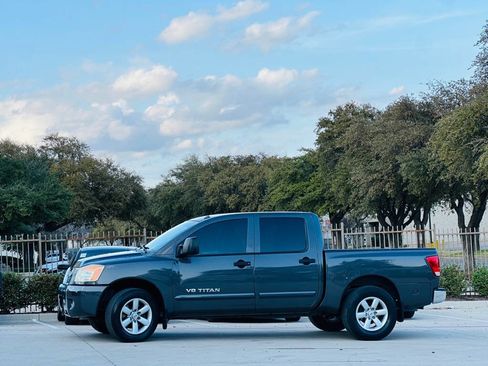 Used 2011 Nissan Titan SV w/ SV Premium Utility Pkg image 5