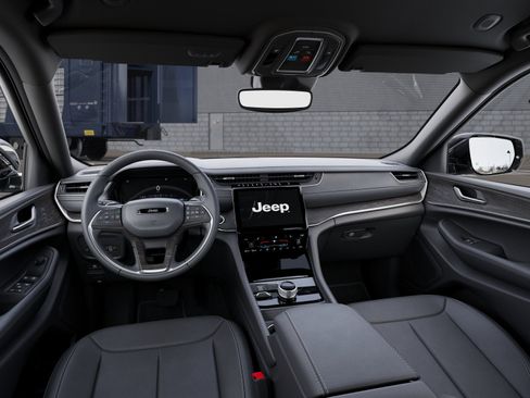 New 2025 Jeep Grand Cherokee Limited image 8